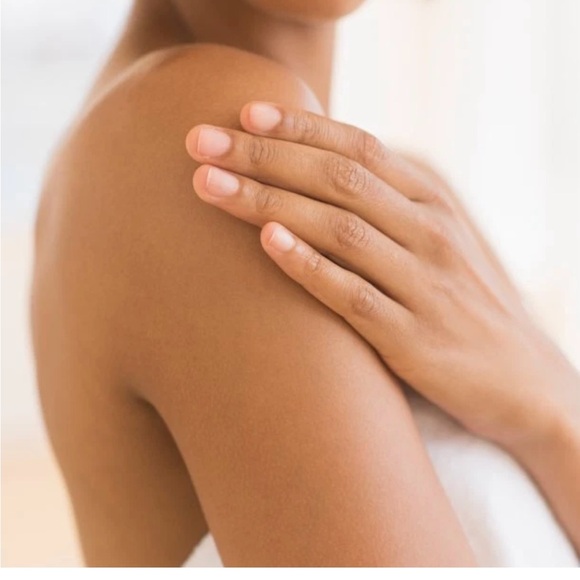 3 OLAY Moisture Ribbons Plus Shea & Lavender Oil Body Wash - Picture 3 of 10